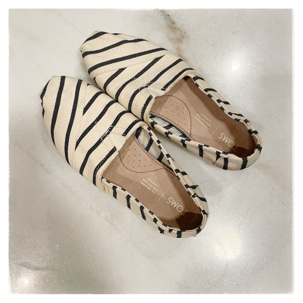 TOMS White Navy Riviera Stripe Women’s Classics Venice Collection Sz 6.5 - Picture 1 of 7